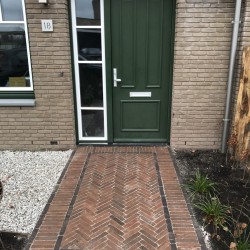 Entree richting voordeur Entree richting voordeur