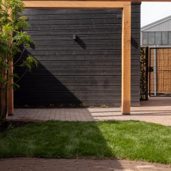 Met pergola optisch vergroten achtertuin