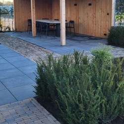 Nieuwe tuin met veranda