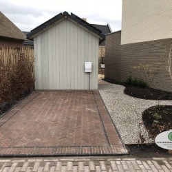 Oprit met strakke lijnen Oprit met strakke lijnen