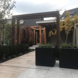 Pergola in de achtertuin Pergola in de achtertuin