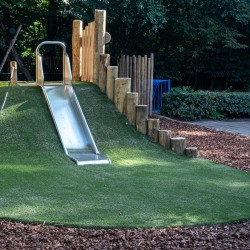 Speelheuvel met kunstgras Speelheuvel met kunstgras