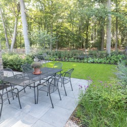 Terras met grijze terrastegels Terras met grijze terrastegels