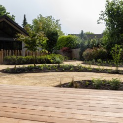Tuin met natuurlijke materialen