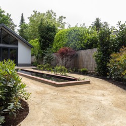 Vijver in natuurlijke tuin