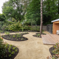 Zijaanzicht veranda in de tuin