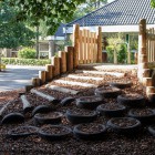 Boomschors bij het klimgedeelte Boomschors bij het klimgedeelte